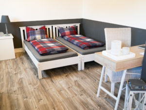 Großes Zimmer in Steffis kleiner Pension Bad Bramstedt