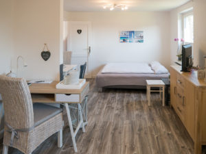 Großes Zimmer in Steffis kleiner Pension Bad Bramstedt